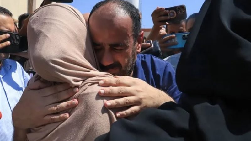 الإفراج عن مدير مستشفى الشفاء (أ ف ب)