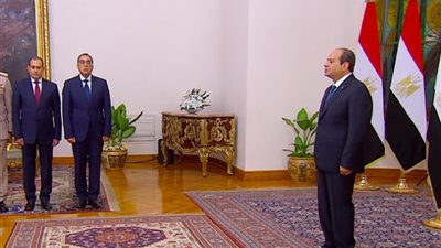 الرئيس السيسي يشهد حلف اليمين الدستورية للمحافظين الجدد