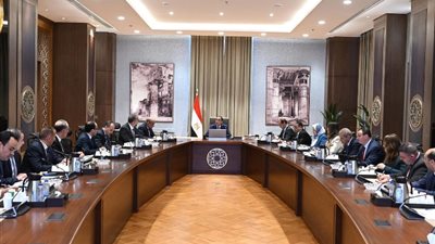 مدبولي: انخفاض حاد لإيرادات قناة السويس بسبب أزمة البحر الأحمر