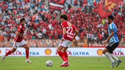 تعليق تاريخي من نجم الأهلي «المارد الأحمر فاتح على الرابع في الدوري»