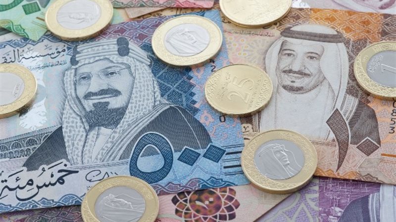 انخفاض سعر الريال السعودي