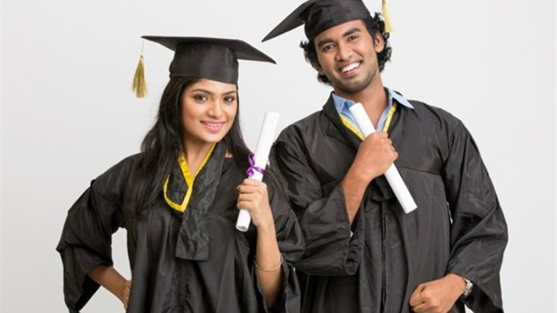 إتيكيت التعبير عن فرحة التخرج من الجامعة