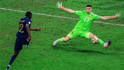 شاهد رد فعل مارتينيز بعدما تصدى لركلتي جزاء أمام الإكوادور (فيديو)