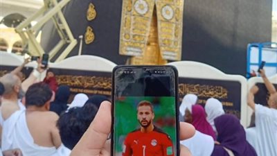 بعد رحيله بساعات، شخص يؤدي عمرة عن أحمد رفعت (فيديو)