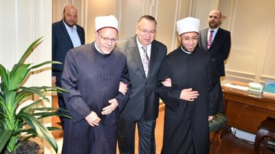 استقبال خاص ومميز من وزير الأوقاف لمفتي الجمهورية ونقيب الأشراف (صور)