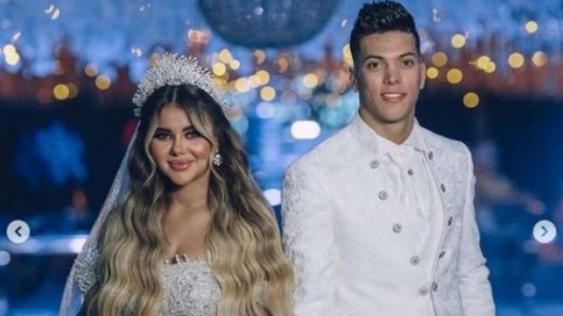 إمام عاشور وزوجته