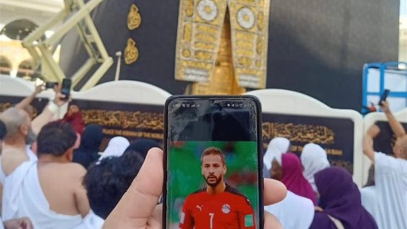 صورة لأحمد رفعت من أمام الكعبة الشريفة