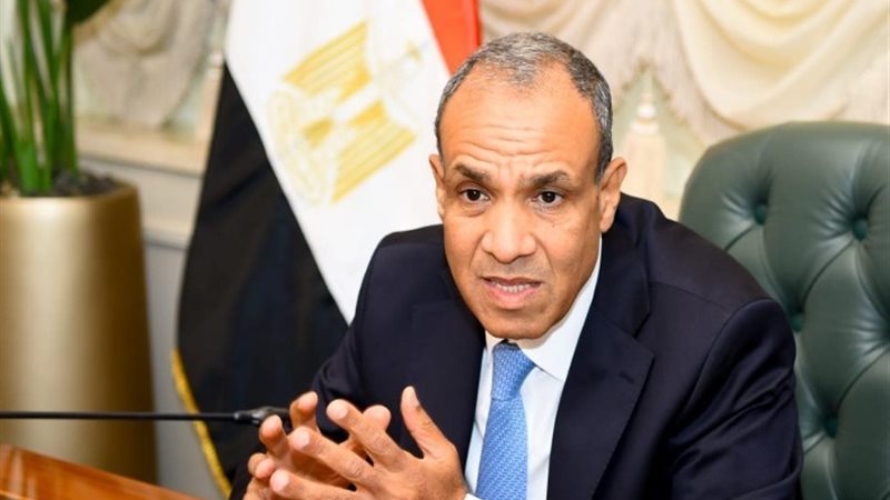 الدكتور بدر عبد العاطى
