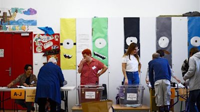 انتخابات فرنسا، هل يتلقى ماكرون صفعة من اليمن المتطرف في يوم الحسم الانتخابي؟