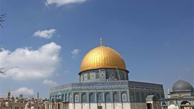 مستوطنون يقتحمون باحات المسجد الأقصى تحت حماية قوات الاحتلال