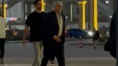 أحمد شوبير وولده مصطفى أول الحاضرين لعزاء الراحل أحمد رفعت (فيديو)