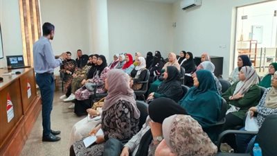 بمشاركة 40 سيدة، بدء برنامج تدريبي على التسويق الإلكتروني بعزبة البرج بدمياط