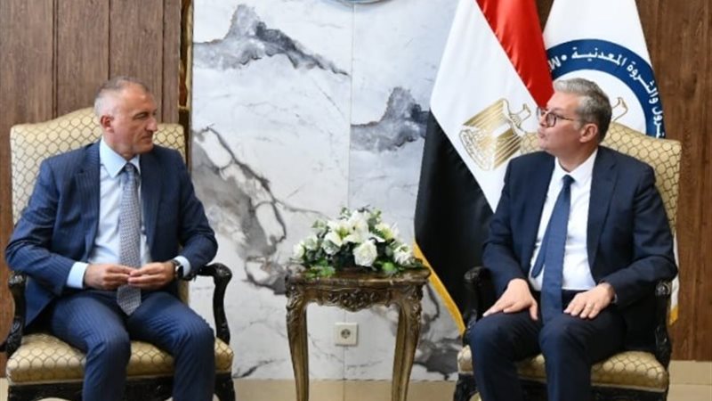 أثناء الاجتماع